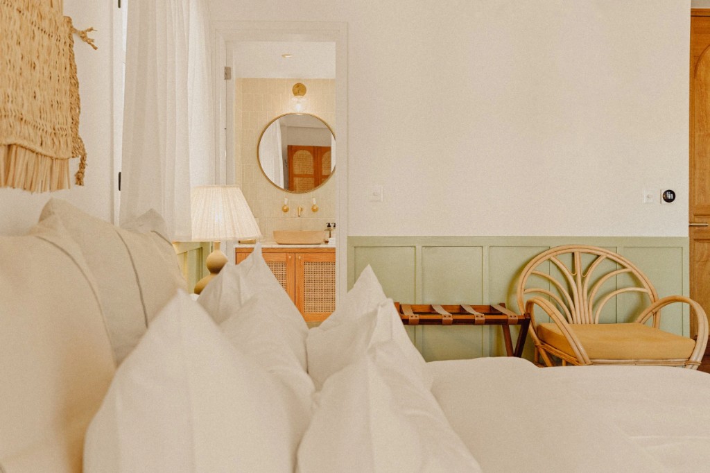 Demi Room · looking through to the ensuite bathroom